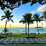 FRENTE PRO MAR - Praia do Tombo - Beachfront B